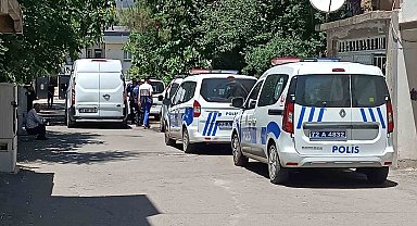 Batman'da bir şahıs, eşini ve iki kızını bıçakla yaraladı