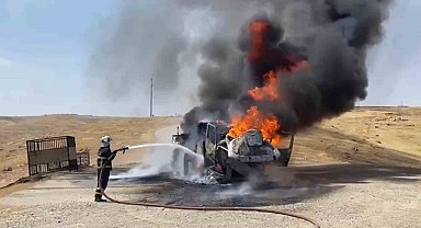 Batman'da petrol sahasında vinç alev alev yandı