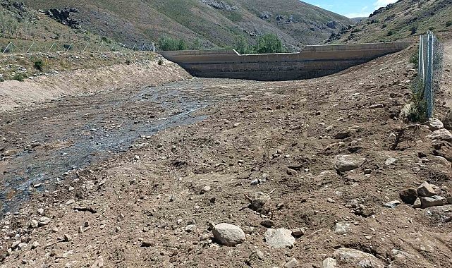 Bayburt Suludere köyündeki tersip bendinde temizlik çalışmaları tamamlandı