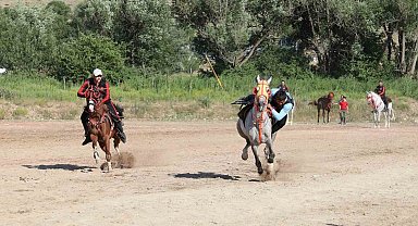 Bayburt'ta 'Dede Korkut Cirit Müsabakası' düzenlendi