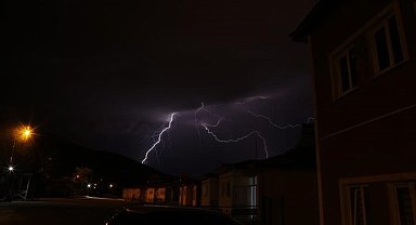 Bayburt'ta gök gürültülü kuvvetli sağanak yağış bekleniyor