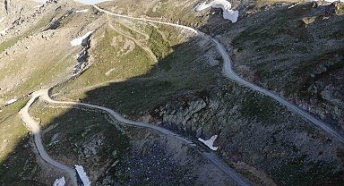 Bayburt'ta turizmin önü yolda tıkandı: "Böbreğinde taş olan bu yolda düşürür"