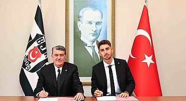 Beşiktaş: "Gelişimini Beşiktaş Futbol Akademisi'nde tamamlayan genç futbolcumuz Demir Ege Tıknaz'ın sözleşmesi, 2027-2028 sezonu sonuna kadar uzatılmıştır."