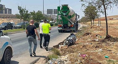 Beton mikserinin altında kalan motosikletteki kadın öldü, oğlu yaralandı