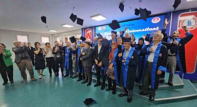 BEUN Tazelenme Üniversitesi'nde mezuniyet sevinci