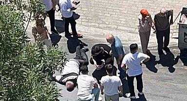 Beylikdüzü'nde feci kaza: Süratle gelen otomobil yayaya çarpıp kaçtı