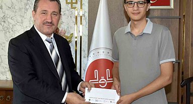 Bilecikli genç 'Umre' ödülünün sahibi oldu