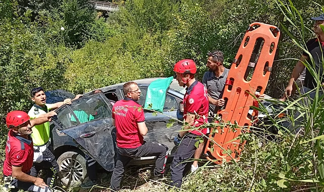 Bilecik'te şarampole devrilen araçta 3 kişi yaralandı
