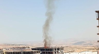 Bina inşaatında çıkan yangın korkuttu