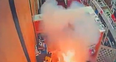 Bingöl'de cep telefonu bataryası bir anda patladı: O anlar güvenlik kamerasında