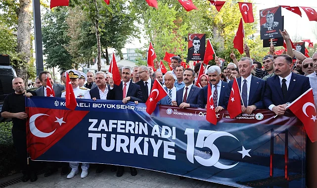 Binlerce Kocaelili 15 Temmuz kortejinde