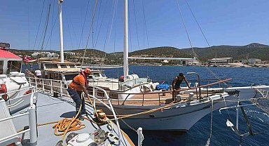 Bodrum'da içinde 6 kişi bulunan ve su alan tekne kurtarıldı