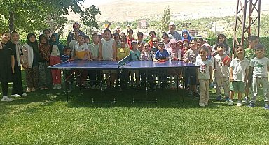 Bu camide çocuklar güle oynaya Kur'an öğreniyor