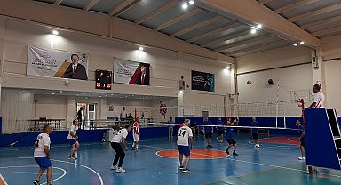 Buharkent'te 'Kentin Çocukları' voleybol turnuvasında ilk düdük çaldı