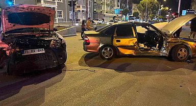 Burdur'da iki otomobil çarpıştı: 2 yaralı