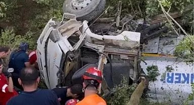 Bursa Kestel'de yangına su taşıyan tanker devrildi: 3 ölü