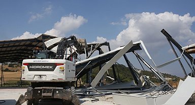 Bursa Nilüfer Yolçatı'da kaçak iş yerine yıkım!