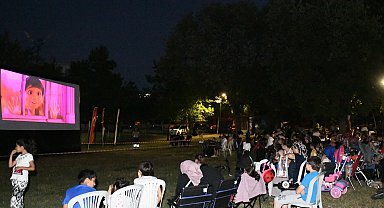 Bursa Osmangazi'de açık hava sinema keyfi devam ediyor