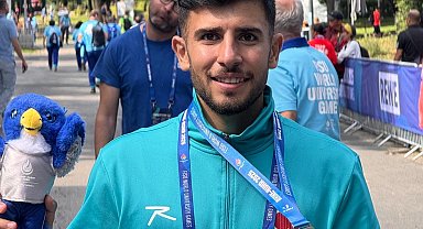 Bursa Osmangazili atletin milli forma ile madalya sevinci