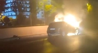Bursa'da bir otomobil alev alev yandı