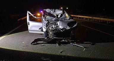 Bursa'da kontrolden çıkan araç tıra çarptı: 1 ağır yaralı