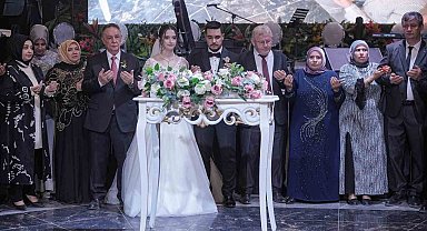 Bursa'da siyaset ve iş dünyasını buluşturan düğün