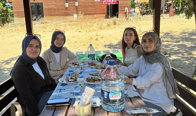 Bursalı genç inşaat mühendislerinin piknik keyfi