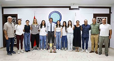 BUÜ Kadın Hentbol Takımından çifte şampiyonluk