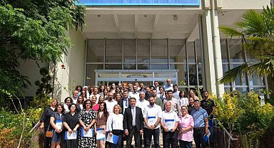 BUÜ'de başarılı akademisyenler ödüllendirildi