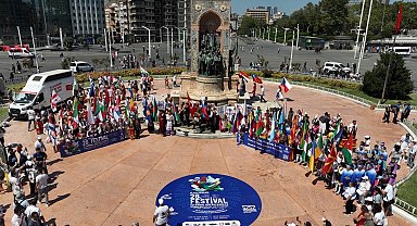 Büyükçekmece 26. Uluslararası Kültür ve Sanat Festivali'nin çelenk töreni Taksim'de yapıldı