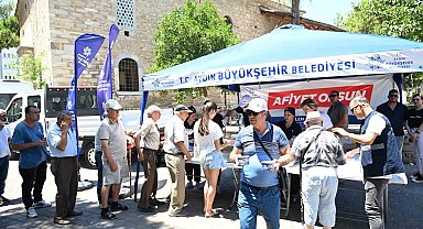 Büyükşehir Belediyesi'nden vatandaşlara aşure ikramı
