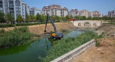 Büyükşehir'den Ayvalı Dere'de temizlik ve ıslah çalışması