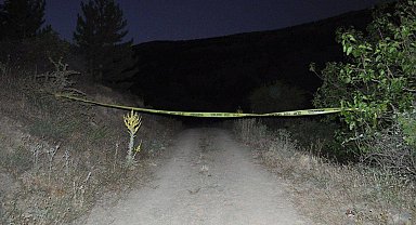 Çalıntı araçla kaçarken 'dur' ihtarına uymadı, jandarmaya ateş edip kendini vurdu