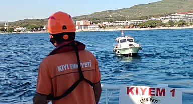 Çanakkale Boğazı'nda sürüklenen tekne kurtarıldı