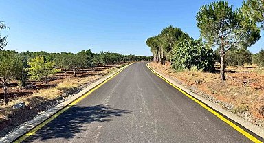 Çanakkale'de köy yollarında sıcak asfalt dökme çalışmaları hız kesmeden devam ediyor