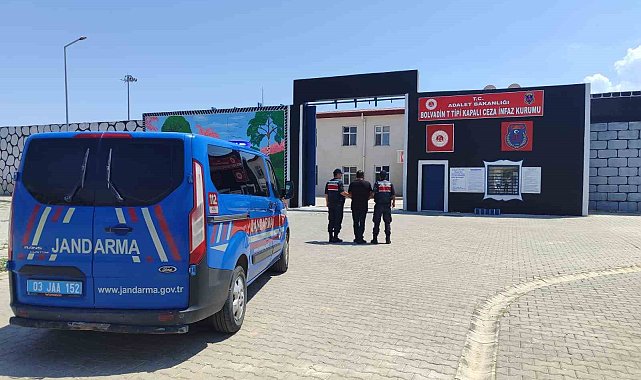 Çeşitli suçlardan aranan şahsı jandarma yakaladı