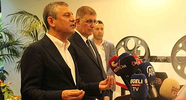 CHP Genel Başkanı Özgür Özel İzmir'de basın toplantısı düzenledi