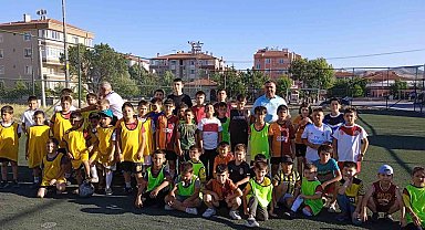 Çocuklara yönelik futbol kursu başladı