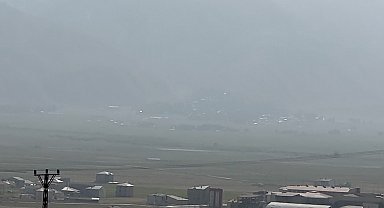 Çöl tozu Yüksekova'da etkili oldu