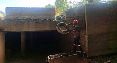 Çöpler arasında lastik bile çıktı