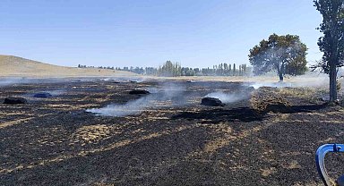 Çorum'da çıkan yangında saman balyaları küle döndü