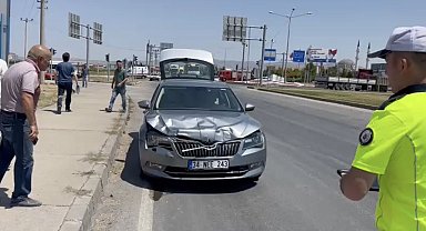 Çorum'da iki otomobil çarpıştı: 3 yaralı