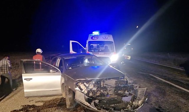Çorum'da iki otomobil kafa kafaya çarpıştı: 4 yaralı