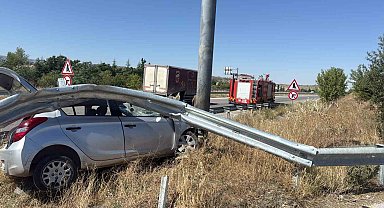 Çorum'da otomobil bariyerlere girdi: 1 yaralı
