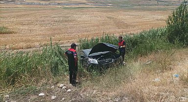 Çorum'da otomobil şarampole uçtu:2 yaralı