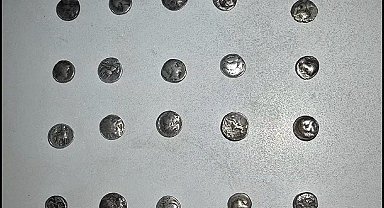 Çorum'da şüpheli araçtan 26 adet sikke çıktı