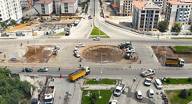Çöşnük Kavşağı'nda düzenleme çalışmaları devam ediyor