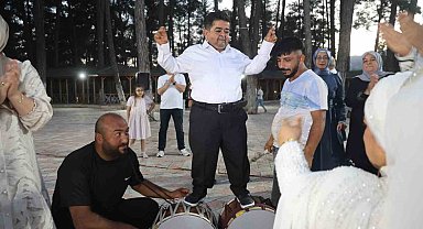 Cüce çift yarım kalan aşklarında 21 yıl sonra mutlu sona ulaştı