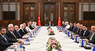 Cumhurbaşkanı Yardımcısı Yılmaz: "Doğurganlık oranlarındaki düşüş ve toplumsal değerleri aşındıran eğilimler gibi sağlıklı nesillerin geleceğini tehdit eden gelişmelere karşı kararlılıkla mücadelemizi sürdüreceğiz"