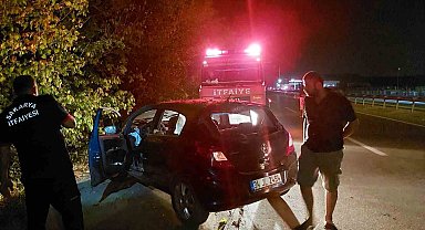 D-140'da otomobil şarampole uçtu: Anne ve iki çocuğu yaralandı